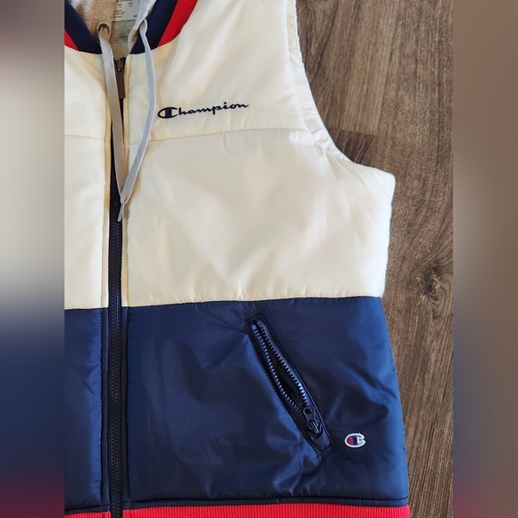 Champion Puffy Vest - Picture 3 of 5